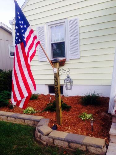 Pine Wooden House Flag Pole 56 In photo review