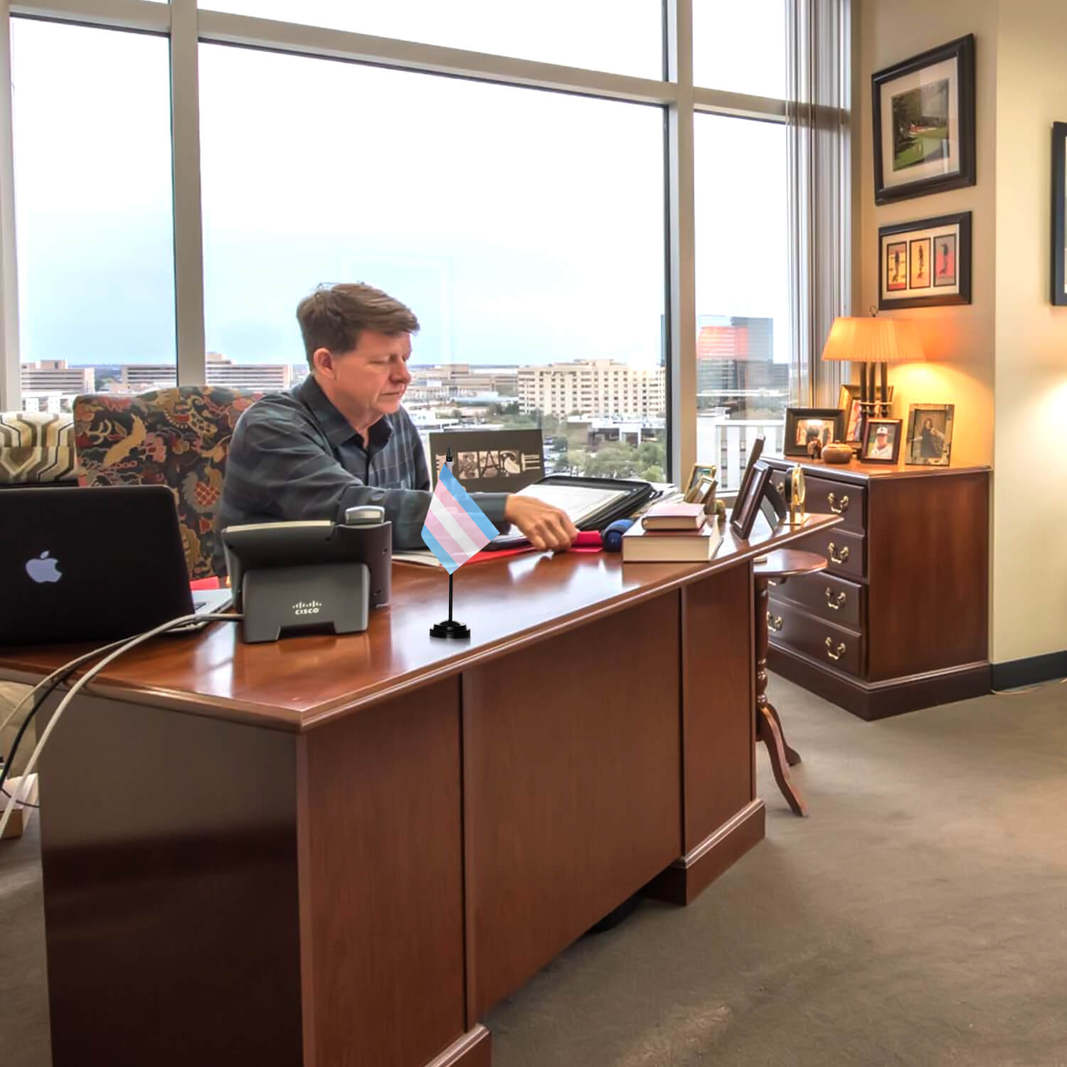 Transgender Deluxe Desk Flag Set - 6 x 4 Inch - Image 4