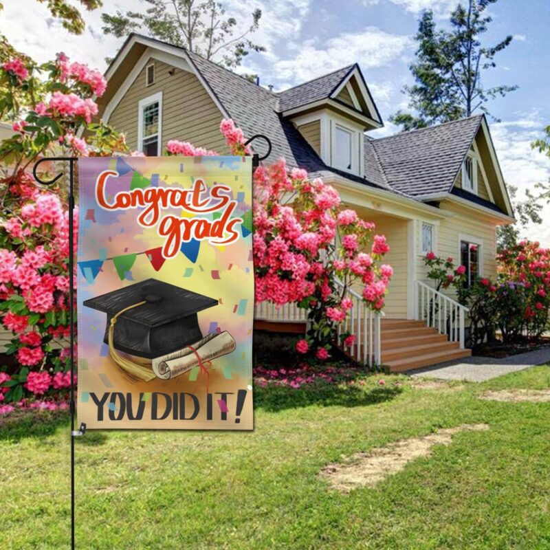 Congrats Grads Garden Flag